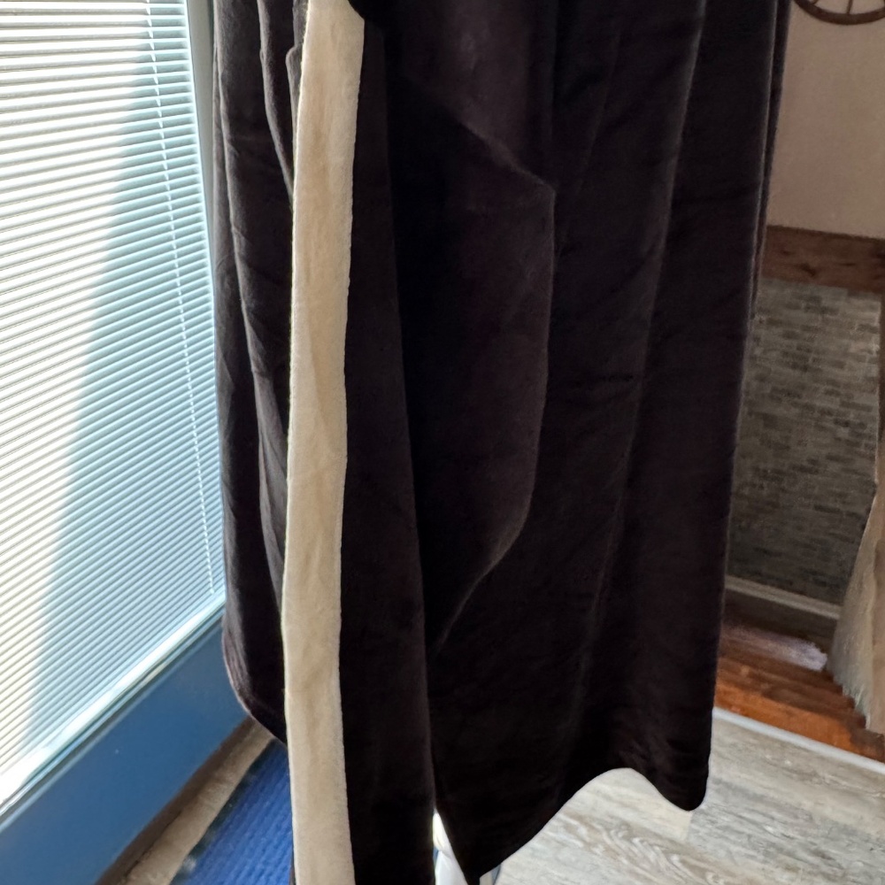 Comfort Code pullover top - Picture 3 of 3